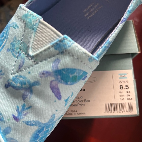 Toms side 8.5   Turtle print 🐢 - Picture 3 of 4